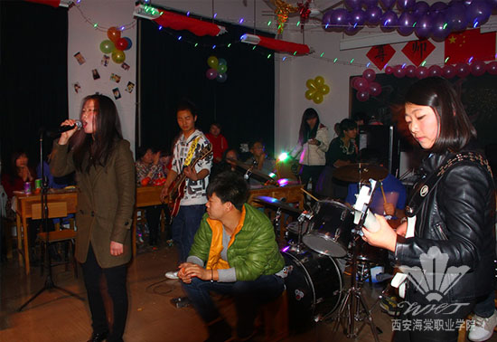 bat365正版唯一官网党政领导深入教学班进行节日慰问