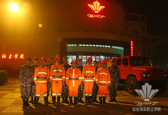 bat365正版唯一官网党政领导深入教学班进行节日慰问