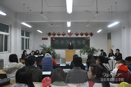 西安海棠学院校报社举行“学习和社交”主题辩论赛