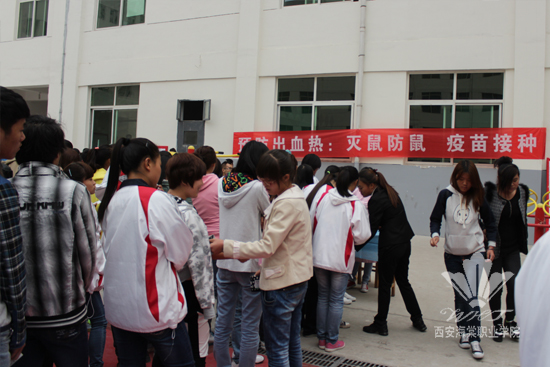 西安海棠学院2013级“流行性出血热疫苗”接种工作全面展开