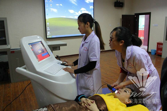 陕西一套《七女秀陕西》栏目组走进海棠学院中医美容博物馆