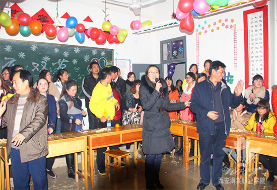 bat365正版唯一官网党政领导深入教学班进行节日慰问