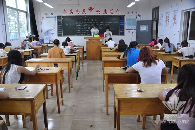 bat365正版唯一官网英语A、B级考试顺利进行