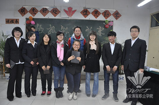 西安海棠学院校报社举行“学习和社交”主题辩论赛