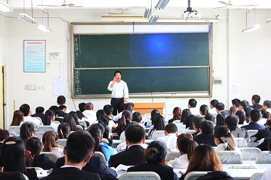 西安海棠学院召开“两院一校”辅导员大会安排部署三风建设工作