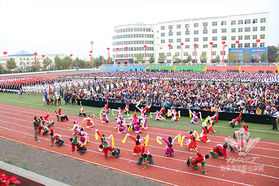 世界中医药学会联合会美容专业委员会换届大会暨2013西安国际中医美容学术论坛开幕式在西安海棠学院隆重举行